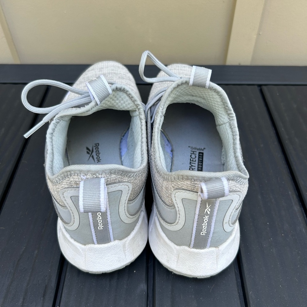 Women’s Reebok size 7.5 - Picture 4 of 6